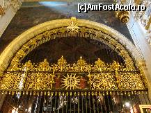 [P21] Grilajul din metal aurit care închide şi deschide accesul către icoana făcătoare de minuni Madona Neagră » foto by mariana.olaru
 - 
<span class="allrVoted glyphicon glyphicon-heart hidden" id="av126187"></span>
<a class="m-l-10 hidden" id="sv126187" onclick="voting_Foto_DelVot(,126187,7237)" role="button">șterge vot <span class="glyphicon glyphicon-remove"></span></a>
<a id="v9126187" class=" c-red"  onclick="voting_Foto_SetVot(126187)" role="button"><span class="glyphicon glyphicon-heart-empty"></span> <b>LIKE</b> = Votează poza</a> <img class="hidden"  id="f126187W9" src="/imagini/loader.gif" border="0" /><span class="AjErrMes hidden" id="e126187ErM"></span>