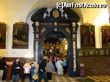 [P32] La ieşirea din capela Madona Neagră. Chipul Fecioarei de pe icoană încă străluceşte în plan îndepărtat » foto by mariana.olaru
 - 
<span class="allrVoted glyphicon glyphicon-heart hidden" id="av126202"></span>
<a class="m-l-10 hidden" id="sv126202" onclick="voting_Foto_DelVot(,126202,7237)" role="button">șterge vot <span class="glyphicon glyphicon-remove"></span></a>
<a id="v9126202" class=" c-red"  onclick="voting_Foto_SetVot(126202)" role="button"><span class="glyphicon glyphicon-heart-empty"></span> <b>LIKE</b> = Votează poza</a> <img class="hidden"  id="f126202W9" src="/imagini/loader.gif" border="0" /><span class="AjErrMes hidden" id="e126202ErM"></span>