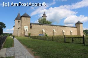 [P50] Mănăstirea Dragomirna, Zidurile din sud pozate de pe drumul ce duce la Cimitir și la Biserica Mică » foto by mprofeanu
 - 
<span class="allrVoted glyphicon glyphicon-heart hidden" id="av1310260"></span>
<a class="m-l-10 hidden" id="sv1310260" onclick="voting_Foto_DelVot(,1310260,7245)" role="button">șterge vot <span class="glyphicon glyphicon-remove"></span></a>
<a id="v91310260" class=" c-red"  onclick="voting_Foto_SetVot(1310260)" role="button"><span class="glyphicon glyphicon-heart-empty"></span> <b>LIKE</b> = Votează poza</a> <img class="hidden"  id="f1310260W9" src="/imagini/loader.gif" border="0" /><span class="AjErrMes hidden" id="e1310260ErM"></span>