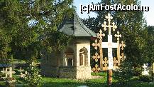 [P12] cimitirul manastirii si biserica de piatra din interiorul acestuia » foto by cristi82d
 - 
<span class="allrVoted glyphicon glyphicon-heart hidden" id="av149270"></span>
<a class="m-l-10 hidden" id="sv149270" onclick="voting_Foto_DelVot(,149270,7245)" role="button">șterge vot <span class="glyphicon glyphicon-remove"></span></a>
<a id="v9149270" class=" c-red"  onclick="voting_Foto_SetVot(149270)" role="button"><span class="glyphicon glyphicon-heart-empty"></span> <b>LIKE</b> = Votează poza</a> <img class="hidden"  id="f149270W9" src="/imagini/loader.gif" border="0" /><span class="AjErrMes hidden" id="e149270ErM"></span>