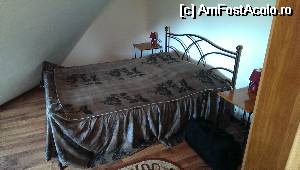 [P12] Camera apartamentului cu patul dublu. Salteaua a fost destul de comfortabila.  » foto by Catzus
 - 
<span class="allrVoted glyphicon glyphicon-heart hidden" id="av514279"></span>
<a class="m-l-10 hidden" id="sv514279" onclick="voting_Foto_DelVot(,514279,7247)" role="button">șterge vot <span class="glyphicon glyphicon-remove"></span></a>
<a id="v9514279" class=" c-red"  onclick="voting_Foto_SetVot(514279)" role="button"><span class="glyphicon glyphicon-heart-empty"></span> <b>LIKE</b> = Votează poza</a> <img class="hidden"  id="f514279W9" src="/imagini/loader.gif" border="0" /><span class="AjErrMes hidden" id="e514279ErM"></span>