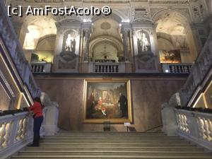 [P06] Viena - Muzeul de istorie Naturala - mai avem pana sa vedem si exponate, studiem mai intai cladirea, dar o si admiram pe doamna care tocmai se ocupa de decorarea scarilor » foto by mishu
 - 
<span class="allrVoted glyphicon glyphicon-heart hidden" id="av827913"></span>
<a class="m-l-10 hidden" id="sv827913" onclick="voting_Foto_DelVot(,827913,7265)" role="button">șterge vot <span class="glyphicon glyphicon-remove"></span></a>
<a id="v9827913" class=" c-red"  onclick="voting_Foto_SetVot(827913)" role="button"><span class="glyphicon glyphicon-heart-empty"></span> <b>LIKE</b> = Votează poza</a> <img class="hidden"  id="f827913W9" src="/imagini/loader.gif" border="0" /><span class="AjErrMes hidden" id="e827913ErM"></span>
