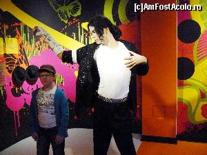 [P33] Michael Jackson - Madame Tussauds » foto by stellinna
 - 
<span class="allrVoted glyphicon glyphicon-heart hidden" id="av671562"></span>
<a class="m-l-10 hidden" id="sv671562" onclick="voting_Foto_DelVot(,671562,7265)" role="button">șterge vot <span class="glyphicon glyphicon-remove"></span></a>
<a id="v9671562" class=" c-red"  onclick="voting_Foto_SetVot(671562)" role="button"><span class="glyphicon glyphicon-heart-empty"></span> <b>LIKE</b> = Votează poza</a> <img class="hidden"  id="f671562W9" src="/imagini/loader.gif" border="0" /><span class="AjErrMes hidden" id="e671562ErM"></span>