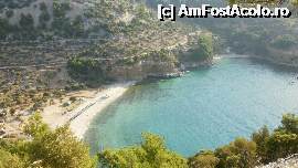 [P13] Livadi Beach: unde este apa verde inchis sunt pietre, unde esta mai deschisa la culoare este nisip.  » foto by Nicu V
 - 
<span class="allrVoted glyphicon glyphicon-heart hidden" id="av401777"></span>
<a class="m-l-10 hidden" id="sv401777" onclick="voting_Foto_DelVot(,401777,7269)" role="button">șterge vot <span class="glyphicon glyphicon-remove"></span></a>
<a id="v9401777" class=" c-red"  onclick="voting_Foto_SetVot(401777)" role="button"><span class="glyphicon glyphicon-heart-empty"></span> <b>LIKE</b> = Votează poza</a> <img class="hidden"  id="f401777W9" src="/imagini/loader.gif" border="0" /><span class="AjErrMes hidden" id="e401777ErM"></span>