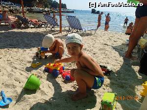 [P09] o bucatica din Golden Beach, cu digul si formatiunea stancoasa langa care se strang toti inotatorii... si pestisorii » foto by andre cristoiu
 - 
<span class="allrVoted glyphicon glyphicon-heart hidden" id="av519817"></span>
<a class="m-l-10 hidden" id="sv519817" onclick="voting_Foto_DelVot(,519817,7269)" role="button">șterge vot <span class="glyphicon glyphicon-remove"></span></a>
<a id="v9519817" class=" c-red"  onclick="voting_Foto_SetVot(519817)" role="button"><span class="glyphicon glyphicon-heart-empty"></span> <b>LIKE</b> = Votează poza</a> <img class="hidden"  id="f519817W9" src="/imagini/loader.gif" border="0" /><span class="AjErrMes hidden" id="e519817ErM"></span>