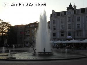 [P28] Plovdiv - În Poața Stambolov.  » foto by iulianic
 - 
<span class="allrVoted glyphicon glyphicon-heart hidden" id="av1126940"></span>
<a class="m-l-10 hidden" id="sv1126940" onclick="voting_Foto_DelVot(,1126940,7278)" role="button">șterge vot <span class="glyphicon glyphicon-remove"></span></a>
<a id="v91126940" class=" c-red"  onclick="voting_Foto_SetVot(1126940)" role="button"><span class="glyphicon glyphicon-heart-empty"></span> <b>LIKE</b> = Votează poza</a> <img class="hidden"  id="f1126940W9" src="/imagini/loader.gif" border="0" /><span class="AjErrMes hidden" id="e1126940ErM"></span>
