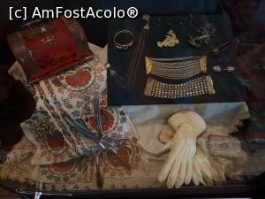 [P24] Zona „alafranga”; accesorii femeiești » foto by crismis
 - 
<span class="allrVoted glyphicon glyphicon-heart hidden" id="av1088387"></span>
<a class="m-l-10 hidden" id="sv1088387" onclick="voting_Foto_DelVot(,1088387,7278)" role="button">șterge vot <span class="glyphicon glyphicon-remove"></span></a>
<a id="v91088387" class=" c-red"  onclick="voting_Foto_SetVot(1088387)" role="button"><span class="glyphicon glyphicon-heart-empty"></span> <b>LIKE</b> = Votează poza</a> <img class="hidden"  id="f1088387W9" src="/imagini/loader.gif" border="0" /><span class="AjErrMes hidden" id="e1088387ErM"></span>