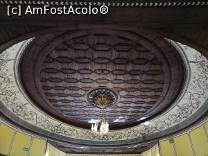 [P30] Frumosul tavan sculptat în lemn, decorat cu un brâu pictat, din holul central de la etaj » foto by crismis
 - 
<span class="allrVoted glyphicon glyphicon-heart hidden" id="av1088393"></span>
<a class="m-l-10 hidden" id="sv1088393" onclick="voting_Foto_DelVot(,1088393,7278)" role="button">șterge vot <span class="glyphicon glyphicon-remove"></span></a>
<a id="v91088393" class=" c-red"  onclick="voting_Foto_SetVot(1088393)" role="button"><span class="glyphicon glyphicon-heart-empty"></span> <b>LIKE</b> = Votează poza</a> <img class="hidden"  id="f1088393W9" src="/imagini/loader.gif" border="0" /><span class="AjErrMes hidden" id="e1088393ErM"></span>