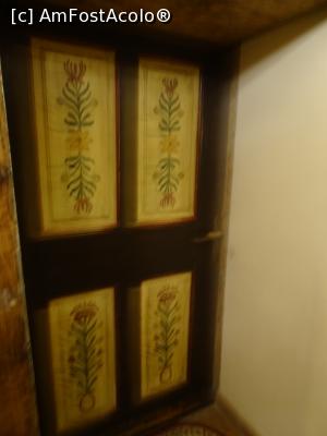 [P01] Casa Cositorarului - ușa pictată a camerei » foto by Cris
 - 
<span class="allrVoted glyphicon glyphicon-heart hidden" id="av842847"></span>
<a class="m-l-10 hidden" id="sv842847" onclick="voting_Foto_DelVot(,842847,7288)" role="button">șterge vot <span class="glyphicon glyphicon-remove"></span></a>
<a id="v9842847" class=" c-red"  onclick="voting_Foto_SetVot(842847)" role="button"><span class="glyphicon glyphicon-heart-empty"></span> <b>LIKE</b> = Votează poza</a> <img class="hidden"  id="f842847W9" src="/imagini/loader.gif" border="0" /><span class="AjErrMes hidden" id="e842847ErM"></span>