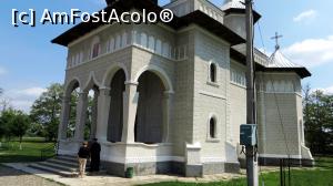 [P10] Părintele Mihai Fuioagă ne conduce să vizităm biserica nouă.  » foto by Lucien
 - 
<span class="allrVoted glyphicon glyphicon-heart hidden" id="av976371"></span>
<a class="m-l-10 hidden" id="sv976371" onclick="voting_Foto_DelVot(,976371,7301)" role="button">șterge vot <span class="glyphicon glyphicon-remove"></span></a>
<a id="v9976371" class=" c-red"  onclick="voting_Foto_SetVot(976371)" role="button"><span class="glyphicon glyphicon-heart-empty"></span> <b>LIKE</b> = Votează poza</a> <img class="hidden"  id="f976371W9" src="/imagini/loader.gif" border="0" /><span class="AjErrMes hidden" id="e976371ErM"></span>
