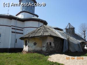 [P11] Dâmbovița - Biserica de lemn Vișina, vedere dinspre nord-est. » foto by iulianic
 - 
<span class="allrVoted glyphicon glyphicon-heart hidden" id="av727267"></span>
<a class="m-l-10 hidden" id="sv727267" onclick="voting_Foto_DelVot(,727267,7302)" role="button">șterge vot <span class="glyphicon glyphicon-remove"></span></a>
<a id="v9727267" class=" c-red"  onclick="voting_Foto_SetVot(727267)" role="button"><span class="glyphicon glyphicon-heart-empty"></span> <b>LIKE</b> = Votează poza</a> <img class="hidden"  id="f727267W9" src="/imagini/loader.gif" border="0" /><span class="AjErrMes hidden" id="e727267ErM"></span>