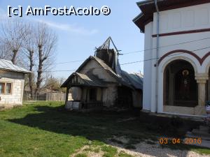 [P12] Dâmbovița - Biserica de lemn Vișina, vedre dinspre sud-vest.  » foto by iulianic
 - 
<span class="allrVoted glyphicon glyphicon-heart hidden" id="av727268"></span>
<a class="m-l-10 hidden" id="sv727268" onclick="voting_Foto_DelVot(,727268,7302)" role="button">șterge vot <span class="glyphicon glyphicon-remove"></span></a>
<a id="v9727268" class=" c-red"  onclick="voting_Foto_SetVot(727268)" role="button"><span class="glyphicon glyphicon-heart-empty"></span> <b>LIKE</b> = Votează poza</a> <img class="hidden"  id="f727268W9" src="/imagini/loader.gif" border="0" /><span class="AjErrMes hidden" id="e727268ErM"></span>