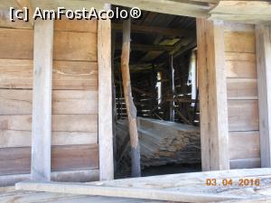 [P15] Dâmbovița - Biserica de lemn Bumbuia. Interiorul pare a fi un depozit.  » foto by iulianic
 - 
<span class="allrVoted glyphicon glyphicon-heart hidden" id="av727271"></span>
<a class="m-l-10 hidden" id="sv727271" onclick="voting_Foto_DelVot(,727271,7302)" role="button">șterge vot <span class="glyphicon glyphicon-remove"></span></a>
<a id="v9727271" class=" c-red"  onclick="voting_Foto_SetVot(727271)" role="button"><span class="glyphicon glyphicon-heart-empty"></span> <b>LIKE</b> = Votează poza</a> <img class="hidden"  id="f727271W9" src="/imagini/loader.gif" border="0" /><span class="AjErrMes hidden" id="e727271ErM"></span>