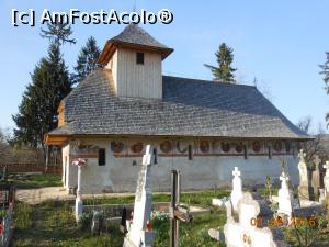 [P30] Dâmbovița - Biserica de lemn Oncești, fațada sudică.  » foto by iulianic
 - 
<span class="allrVoted glyphicon glyphicon-heart hidden" id="av727286"></span>
<a class="m-l-10 hidden" id="sv727286" onclick="voting_Foto_DelVot(,727286,7302)" role="button">șterge vot <span class="glyphicon glyphicon-remove"></span></a>
<a id="v9727286" class=" c-red"  onclick="voting_Foto_SetVot(727286)" role="button"><span class="glyphicon glyphicon-heart-empty"></span> <b>LIKE</b> = Votează poza</a> <img class="hidden"  id="f727286W9" src="/imagini/loader.gif" border="0" /><span class="AjErrMes hidden" id="e727286ErM"></span>