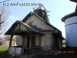 [P09] Dâmbovița - Biserica de lemn Vișina, ruina de lângă biserica nouă.  » foto by iulianic
 - 
<span class="allrVoted glyphicon glyphicon-heart hidden" id="av727265"></span>
<a class="m-l-10 hidden" id="sv727265" onclick="voting_Foto_DelVot(,727265,7302)" role="button">șterge vot <span class="glyphicon glyphicon-remove"></span></a>
<a id="v9727265" class=" c-red"  onclick="voting_Foto_SetVot(727265)" role="button"><span class="glyphicon glyphicon-heart-empty"></span> <b>LIKE</b> = Votează poza</a> <img class="hidden"  id="f727265W9" src="/imagini/loader.gif" border="0" /><span class="AjErrMes hidden" id="e727265ErM"></span>
