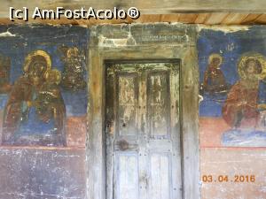 [P18] Biserica de lemn Mislea. Peretele tencuit și pictat de la intrare.  » foto by iulianic
 - 
<span class="allrVoted glyphicon glyphicon-heart hidden" id="av727781"></span>
<a class="m-l-10 hidden" id="sv727781" onclick="voting_Foto_DelVot(,727781,7302)" role="button">șterge vot <span class="glyphicon glyphicon-remove"></span></a>
<a id="v9727781" class=" c-red"  onclick="voting_Foto_SetVot(727781)" role="button"><span class="glyphicon glyphicon-heart-empty"></span> <b>LIKE</b> = Votează poza</a> <img class="hidden"  id="f727781W9" src="/imagini/loader.gif" border="0" /><span class="AjErrMes hidden" id="e727781ErM"></span>