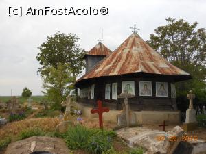 [P17] Dâmbovița - Biserica de lemn Lungulețu, vedere dinspre est.  » foto by iulianic
 - 
<span class="allrVoted glyphicon glyphicon-heart hidden" id="av735885"></span>
<a class="m-l-10 hidden" id="sv735885" onclick="voting_Foto_DelVot(,735885,7302)" role="button">șterge vot <span class="glyphicon glyphicon-remove"></span></a>
<a id="v9735885" class=" c-red"  onclick="voting_Foto_SetVot(735885)" role="button"><span class="glyphicon glyphicon-heart-empty"></span> <b>LIKE</b> = Votează poza</a> <img class="hidden"  id="f735885W9" src="/imagini/loader.gif" border="0" /><span class="AjErrMes hidden" id="e735885ErM"></span>