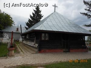 [P19] Dâmbovița - Biserica de lemn Decindea, vedere dinspre vest.  » foto by iulianic
 - 
<span class="allrVoted glyphicon glyphicon-heart hidden" id="av735887"></span>
<a class="m-l-10 hidden" id="sv735887" onclick="voting_Foto_DelVot(,735887,7302)" role="button">șterge vot <span class="glyphicon glyphicon-remove"></span></a>
<a id="v9735887" class=" c-red"  onclick="voting_Foto_SetVot(735887)" role="button"><span class="glyphicon glyphicon-heart-empty"></span> <b>LIKE</b> = Votează poza</a> <img class="hidden"  id="f735887W9" src="/imagini/loader.gif" border="0" /><span class="AjErrMes hidden" id="e735887ErM"></span>
