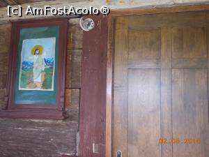 [P20] Dâmbovița - Biserica de lemn Decindea, ușa de la intrare și decorațiune în pridvor.  » foto by iulianic
 - 
<span class="allrVoted glyphicon glyphicon-heart hidden" id="av735888"></span>
<a class="m-l-10 hidden" id="sv735888" onclick="voting_Foto_DelVot(,735888,7302)" role="button">șterge vot <span class="glyphicon glyphicon-remove"></span></a>
<a id="v9735888" class=" c-red"  onclick="voting_Foto_SetVot(735888)" role="button"><span class="glyphicon glyphicon-heart-empty"></span> <b>LIKE</b> = Votează poza</a> <img class="hidden"  id="f735888W9" src="/imagini/loader.gif" border="0" /><span class="AjErrMes hidden" id="e735888ErM"></span>
