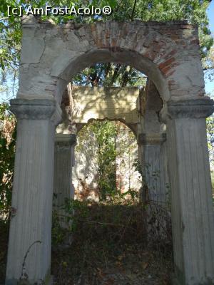 [P16] Pridvor și stâlpi pătrați - capela.  » foto by tata123 🔱
 - 
<span class="allrVoted glyphicon glyphicon-heart hidden" id="av1114385"></span>
<a class="m-l-10 hidden" id="sv1114385" onclick="voting_Foto_DelVot(,1114385,7302)" role="button">șterge vot <span class="glyphicon glyphicon-remove"></span></a>
<a id="v91114385" class=" c-red"  onclick="voting_Foto_SetVot(1114385)" role="button"><span class="glyphicon glyphicon-heart-empty"></span> <b>LIKE</b> = Votează poza</a> <img class="hidden"  id="f1114385W9" src="/imagini/loader.gif" border="0" /><span class="AjErrMes hidden" id="e1114385ErM"></span>