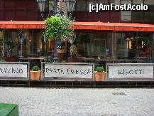 [P31] Pe Vaci Utca, la parterul hotelului ( dar nu ţine de acesta ) este un restaurant cu specific italian. Nu am mâncat acolo, deoarece am căutat mâncăruri specifice ungureşti. » foto by creivean
 - 
<span class="allrVoted glyphicon glyphicon-heart hidden" id="av129564"></span>
<a class="m-l-10 hidden" id="sv129564" onclick="voting_Foto_DelVot(,129564,7310)" role="button">șterge vot <span class="glyphicon glyphicon-remove"></span></a>
<a id="v9129564" class=" c-red"  onclick="voting_Foto_SetVot(129564)" role="button"><span class="glyphicon glyphicon-heart-empty"></span> <b>LIKE</b> = Votează poza</a> <img class="hidden"  id="f129564W9" src="/imagini/loader.gif" border="0" /><span class="AjErrMes hidden" id="e129564ErM"></span>