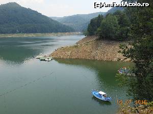 [P01] Lacul Vidraru şi debarcaderul de la Hotel Posada Vidraru.  » foto by iulianic
 - 
<span class="allrVoted glyphicon glyphicon-heart hidden" id="av667737"></span>
<a class="m-l-10 hidden" id="sv667737" onclick="voting_Foto_DelVot(,667737,7327)" role="button">șterge vot <span class="glyphicon glyphicon-remove"></span></a>
<a id="v9667737" class=" c-red"  onclick="voting_Foto_SetVot(667737)" role="button"><span class="glyphicon glyphicon-heart-empty"></span> <b>LIKE</b> = Votează poza</a> <img class="hidden"  id="f667737W9" src="/imagini/loader.gif" border="0" /><span class="AjErrMes hidden" id="e667737ErM"></span>