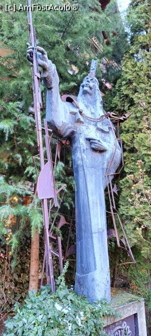 [P03] Statuia lui Vlad Țepeș :) » foto by tata123 🔱
 - 
<span class="allrVoted glyphicon glyphicon-heart hidden" id="av1515172"></span>
<a class="m-l-10 hidden" id="sv1515172" onclick="voting_Foto_DelVot(,1515172,7327)" role="button">șterge vot <span class="glyphicon glyphicon-remove"></span></a>
<a id="v91515172" class=" c-red"  onclick="voting_Foto_SetVot(1515172)" role="button"><span class="glyphicon glyphicon-heart-empty"></span> <b>LIKE</b> = Votează poza</a> <img class="hidden"  id="f1515172W9" src="/imagini/loader.gif" border="0" /><span class="AjErrMes hidden" id="e1515172ErM"></span>