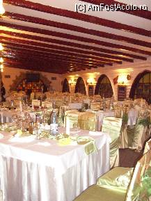 [P06] Interiorul restaurantului, cu scaune imbracate si grinzi rustice. » foto by corinka
 - 
<span class="allrVoted glyphicon glyphicon-heart hidden" id="av80746"></span>
<a class="m-l-10 hidden" id="sv80746" onclick="voting_Foto_DelVot(,80746,7328)" role="button">șterge vot <span class="glyphicon glyphicon-remove"></span></a>
<a id="v980746" class=" c-red"  onclick="voting_Foto_SetVot(80746)" role="button"><span class="glyphicon glyphicon-heart-empty"></span> <b>LIKE</b> = Votează poza</a> <img class="hidden"  id="f80746W9" src="/imagini/loader.gif" border="0" /><span class="AjErrMes hidden" id="e80746ErM"></span>