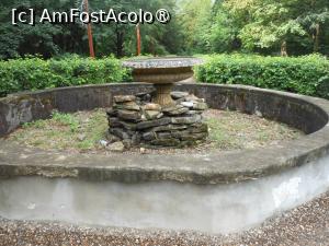[P22] Dofteana - Castelul Ghika. Fântâna părăginită. » foto by iulianic
 - 
<span class="allrVoted glyphicon glyphicon-heart hidden" id="av1475984"></span>
<a class="m-l-10 hidden" id="sv1475984" onclick="voting_Foto_DelVot(,1475984,7361)" role="button">șterge vot <span class="glyphicon glyphicon-remove"></span></a>
<a id="v91475984" class=" c-red"  onclick="voting_Foto_SetVot(1475984)" role="button"><span class="glyphicon glyphicon-heart-empty"></span> <b>LIKE</b> = Votează poza</a> <img class="hidden"  id="f1475984W9" src="/imagini/loader.gif" border="0" /><span class="AjErrMes hidden" id="e1475984ErM"></span>