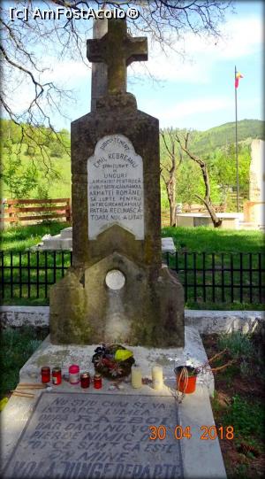 [P01] Mormantul eroului martir Emil Rebreanu<p> din Palanca » foto by profesor73
 - 
<span class="allrVoted glyphicon glyphicon-heart hidden" id="av972853"></span>
<a class="m-l-10 hidden" id="sv972853" onclick="voting_Foto_DelVot(,972853,7361)" role="button">șterge vot <span class="glyphicon glyphicon-remove"></span></a>
<a id="v9972853" class=" c-red"  onclick="voting_Foto_SetVot(972853)" role="button"><span class="glyphicon glyphicon-heart-empty"></span> <b>LIKE</b> = Votează poza</a> <img class="hidden"  id="f972853W9" src="/imagini/loader.gif" border="0" /><span class="AjErrMes hidden" id="e972853ErM"></span>