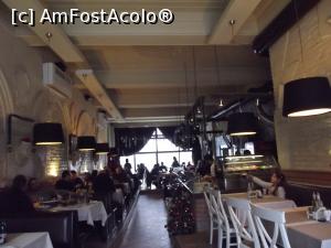 [P25] Interior din Ego2, pe mesele de la fereastră e bătaie mereu » foto by irinad
 - 
<span class="allrVoted glyphicon glyphicon-heart hidden" id="av827468"></span>
<a class="m-l-10 hidden" id="sv827468" onclick="voting_Foto_DelVot(,827468,7373)" role="button">șterge vot <span class="glyphicon glyphicon-remove"></span></a>
<a id="v9827468" class=" c-red"  onclick="voting_Foto_SetVot(827468)" role="button"><span class="glyphicon glyphicon-heart-empty"></span> <b>LIKE</b> = Votează poza</a> <img class="hidden"  id="f827468W9" src="/imagini/loader.gif" border="0" /><span class="AjErrMes hidden" id="e827468ErM"></span>