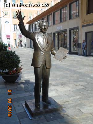 [P15] Statuia lui Mike Bongiorno, prezentator TV dar și gazdă a Festivalului de la Sanremo » foto by Mitica49
 - 
<span class="allrVoted glyphicon glyphicon-heart hidden" id="av1142806"></span>
<a class="m-l-10 hidden" id="sv1142806" onclick="voting_Foto_DelVot(,1142806,7390)" role="button">șterge vot <span class="glyphicon glyphicon-remove"></span></a>
<a id="v91142806" class=" c-red"  onclick="voting_Foto_SetVot(1142806)" role="button"><span class="glyphicon glyphicon-heart-empty"></span> <b>LIKE</b> = Votează poza</a> <img class="hidden"  id="f1142806W9" src="/imagini/loader.gif" border="0" /><span class="AjErrMes hidden" id="e1142806ErM"></span>