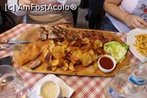 [P12] Moieciu, Restaurantul Cheile Grădiștei, Coaste de porc și cartofi la cuptor » foto by mprofeanu
 - 
<span class="allrVoted glyphicon glyphicon-heart hidden" id="av969300"></span>
<a class="m-l-10 hidden" id="sv969300" onclick="voting_Foto_DelVot(,969300,7404)" role="button">șterge vot <span class="glyphicon glyphicon-remove"></span></a>
<a id="v9969300" class=" c-red"  onclick="voting_Foto_SetVot(969300)" role="button"><span class="glyphicon glyphicon-heart-empty"></span> <b>LIKE</b> = Votează poza</a> <img class="hidden"  id="f969300W9" src="/imagini/loader.gif" border="0" /><span class="AjErrMes hidden" id="e969300ErM"></span>