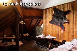 [P07] Moieciu, Restaurantul Cheile Grădiștei, Regele Carpaților nu pare prea încântat » foto by mprofeanu
 - 
<span class="allrVoted glyphicon glyphicon-heart hidden" id="av969292"></span>
<a class="m-l-10 hidden" id="sv969292" onclick="voting_Foto_DelVot(,969292,7404)" role="button">șterge vot <span class="glyphicon glyphicon-remove"></span></a>
<a id="v9969292" class=" c-red"  onclick="voting_Foto_SetVot(969292)" role="button"><span class="glyphicon glyphicon-heart-empty"></span> <b>LIKE</b> = Votează poza</a> <img class="hidden"  id="f969292W9" src="/imagini/loader.gif" border="0" /><span class="AjErrMes hidden" id="e969292ErM"></span>
