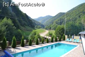 [P19] Piscina de la Curmatura Stezii in fundal vedere spre Valea Stezii » foto by AZE
 - 
<span class="allrVoted glyphicon glyphicon-heart hidden" id="av792202"></span>
<a class="m-l-10 hidden" id="sv792202" onclick="voting_Foto_DelVot(,792202,7405)" role="button">șterge vot <span class="glyphicon glyphicon-remove"></span></a>
<a id="v9792202" class=" c-red"  onclick="voting_Foto_SetVot(792202)" role="button"><span class="glyphicon glyphicon-heart-empty"></span> <b>LIKE</b> = Votează poza</a> <img class="hidden"  id="f792202W9" src="/imagini/loader.gif" border="0" /><span class="AjErrMes hidden" id="e792202ErM"></span>