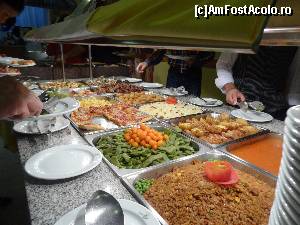 [P19] Cea mai cautata zona din tot restaurantul. Se vede pizza, carnaciori, peste prajit, friptura, gogosele din branza. Te lingi pe degete.  » foto by fanespoitorul
 - 
<span class="allrVoted glyphicon glyphicon-heart hidden" id="av683021"></span>
<a class="m-l-10 hidden" id="sv683021" onclick="voting_Foto_DelVot(,683021,7406)" role="button">șterge vot <span class="glyphicon glyphicon-remove"></span></a>
<a id="v9683021" class=" c-red"  onclick="voting_Foto_SetVot(683021)" role="button"><span class="glyphicon glyphicon-heart-empty"></span> <b>LIKE</b> = Votează poza</a> <img class="hidden"  id="f683021W9" src="/imagini/loader.gif" border="0" /><span class="AjErrMes hidden" id="e683021ErM"></span>