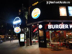 [P23] Plimbarica de seara catre plaja Lloret. la ora 21,00 se vede deasupra lui Burger K ca sunt 20 grade » foto by fanespoitorul
 - 
<span class="allrVoted glyphicon glyphicon-heart hidden" id="av683535"></span>
<a class="m-l-10 hidden" id="sv683535" onclick="voting_Foto_DelVot(,683535,7406)" role="button">șterge vot <span class="glyphicon glyphicon-remove"></span></a>
<a id="v9683535" class=" c-red"  onclick="voting_Foto_SetVot(683535)" role="button"><span class="glyphicon glyphicon-heart-empty"></span> <b>LIKE</b> = Votează poza</a> <img class="hidden"  id="f683535W9" src="/imagini/loader.gif" border="0" /><span class="AjErrMes hidden" id="e683535ErM"></span>