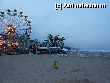 [P06] Nisipurile de Aur - Seara, roata este asaltata de cei dornici sa vada statiunea de la inaltime. » foto by iulianic
 - 
<span class="allrVoted glyphicon glyphicon-heart hidden" id="av329081"></span>
<a class="m-l-10 hidden" id="sv329081" onclick="voting_Foto_DelVot(,329081,7421)" role="button">șterge vot <span class="glyphicon glyphicon-remove"></span></a>
<a id="v9329081" class=" c-red"  onclick="voting_Foto_SetVot(329081)" role="button"><span class="glyphicon glyphicon-heart-empty"></span> <b>LIKE</b> = Votează poza</a> <img class="hidden"  id="f329081W9" src="/imagini/loader.gif" border="0" /><span class="AjErrMes hidden" id="e329081ErM"></span>