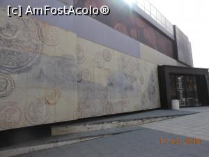 [P11] Abritus - Clădiri moderne la intrarea în situl arheologic.  » foto by iulianic
 - 
<span class="allrVoted glyphicon glyphicon-heart hidden" id="av954297"></span>
<a class="m-l-10 hidden" id="sv954297" onclick="voting_Foto_DelVot(,954297,7421)" role="button">șterge vot <span class="glyphicon glyphicon-remove"></span></a>
<a id="v9954297" class=" c-red"  onclick="voting_Foto_SetVot(954297)" role="button"><span class="glyphicon glyphicon-heart-empty"></span> <b>LIKE</b> = Votează poza</a> <img class="hidden"  id="f954297W9" src="/imagini/loader.gif" border="0" /><span class="AjErrMes hidden" id="e954297ErM"></span>