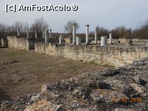 [P19] Abritus - Coloanele care înconjoară o fostă curte interioară.  » foto by iulianic
 - 
<span class="allrVoted glyphicon glyphicon-heart hidden" id="av954305"></span>
<a class="m-l-10 hidden" id="sv954305" onclick="voting_Foto_DelVot(,954305,7421)" role="button">șterge vot <span class="glyphicon glyphicon-remove"></span></a>
<a id="v9954305" class=" c-red"  onclick="voting_Foto_SetVot(954305)" role="button"><span class="glyphicon glyphicon-heart-empty"></span> <b>LIKE</b> = Votează poza</a> <img class="hidden"  id="f954305W9" src="/imagini/loader.gif" border="0" /><span class="AjErrMes hidden" id="e954305ErM"></span>