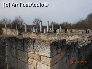 [P20] Abritus - Turiști cercetând cu curiozitate vestigiile trecutului.  » foto by iulianic
 - 
<span class="allrVoted glyphicon glyphicon-heart hidden" id="av954306"></span>
<a class="m-l-10 hidden" id="sv954306" onclick="voting_Foto_DelVot(,954306,7421)" role="button">șterge vot <span class="glyphicon glyphicon-remove"></span></a>
<a id="v9954306" class=" c-red"  onclick="voting_Foto_SetVot(954306)" role="button"><span class="glyphicon glyphicon-heart-empty"></span> <b>LIKE</b> = Votează poza</a> <img class="hidden"  id="f954306W9" src="/imagini/loader.gif" border="0" /><span class="AjErrMes hidden" id="e954306ErM"></span>