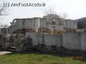 [P03] Veliki Preslav - Biserica Rotundă sau Biserica de Aur.  » foto by iulianic
 - 
<span class="allrVoted glyphicon glyphicon-heart hidden" id="av954289"></span>
<a class="m-l-10 hidden" id="sv954289" onclick="voting_Foto_DelVot(,954289,7421)" role="button">șterge vot <span class="glyphicon glyphicon-remove"></span></a>
<a id="v9954289" class=" c-red"  onclick="voting_Foto_SetVot(954289)" role="button"><span class="glyphicon glyphicon-heart-empty"></span> <b>LIKE</b> = Votează poza</a> <img class="hidden"  id="f954289W9" src="/imagini/loader.gif" border="0" /><span class="AjErrMes hidden" id="e954289ErM"></span>