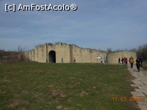 [P04] Veliki Preslav - Intrarea în situl arheologic.  » foto by iulianic
 - 
<span class="allrVoted glyphicon glyphicon-heart hidden" id="av954290"></span>
<a class="m-l-10 hidden" id="sv954290" onclick="voting_Foto_DelVot(,954290,7421)" role="button">șterge vot <span class="glyphicon glyphicon-remove"></span></a>
<a id="v9954290" class=" c-red"  onclick="voting_Foto_SetVot(954290)" role="button"><span class="glyphicon glyphicon-heart-empty"></span> <b>LIKE</b> = Votează poza</a> <img class="hidden"  id="f954290W9" src="/imagini/loader.gif" border="0" /><span class="AjErrMes hidden" id="e954290ErM"></span>