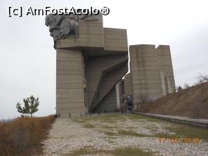 [P05] Shumen - Memorialul Creatorilor statului bulgar.  » foto by iulianic
 - 
<span class="allrVoted glyphicon glyphicon-heart hidden" id="av954291"></span>
<a class="m-l-10 hidden" id="sv954291" onclick="voting_Foto_DelVot(,954291,7421)" role="button">șterge vot <span class="glyphicon glyphicon-remove"></span></a>
<a id="v9954291" class=" c-red"  onclick="voting_Foto_SetVot(954291)" role="button"><span class="glyphicon glyphicon-heart-empty"></span> <b>LIKE</b> = Votează poza</a> <img class="hidden"  id="f954291W9" src="/imagini/loader.gif" border="0" /><span class="AjErrMes hidden" id="e954291ErM"></span>