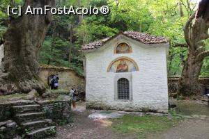 [P69] Prin Rezervația "Zidul Roșu" spre Bisericuța din Stâncă Kluviata, Biserica Sf. Arhanghel Mihail vegheată de un imens copac... » foto by mprofeanu
 - 
<span class="allrVoted glyphicon glyphicon-heart hidden" id="av1239170"></span>
<a class="m-l-10 hidden" id="sv1239170" onclick="voting_Foto_DelVot(,1239170,7421)" role="button">șterge vot <span class="glyphicon glyphicon-remove"></span></a>
<a id="v91239170" class=" c-red"  onclick="voting_Foto_SetVot(1239170)" role="button"><span class="glyphicon glyphicon-heart-empty"></span> <b>LIKE</b> = Votează poza</a> <img class="hidden"  id="f1239170W9" src="/imagini/loader.gif" border="0" /><span class="AjErrMes hidden" id="e1239170ErM"></span>