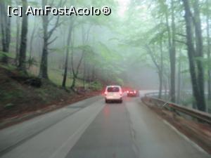 [P19] Coborâm prin ceață din Pasul Shipka.  » foto by tata123 🔱
 - 
<span class="allrVoted glyphicon glyphicon-heart hidden" id="av1072808"></span>
<a class="m-l-10 hidden" id="sv1072808" onclick="voting_Foto_DelVot(,1072808,7421)" role="button">șterge vot <span class="glyphicon glyphicon-remove"></span></a>
<a id="v91072808" class=" c-red"  onclick="voting_Foto_SetVot(1072808)" role="button"><span class="glyphicon glyphicon-heart-empty"></span> <b>LIKE</b> = Votează poza</a> <img class="hidden"  id="f1072808W9" src="/imagini/loader.gif" border="0" /><span class="AjErrMes hidden" id="e1072808ErM"></span>