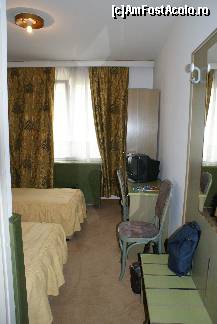 [P11] Camera de hotel, văzută de la intrare » foto by Costi
 - 
<span class="allrVoted glyphicon glyphicon-heart hidden" id="av135329"></span>
<a class="m-l-10 hidden" id="sv135329" onclick="voting_Foto_DelVot(,135329,7431)" role="button">șterge vot <span class="glyphicon glyphicon-remove"></span></a>
<a id="v9135329" class=" c-red"  onclick="voting_Foto_SetVot(135329)" role="button"><span class="glyphicon glyphicon-heart-empty"></span> <b>LIKE</b> = Votează poza</a> <img class="hidden"  id="f135329W9" src="/imagini/loader.gif" border="0" /><span class="AjErrMes hidden" id="e135329ErM"></span>