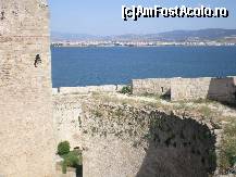 [P08] De sus se vede in zare orasul Canakkale. » foto by presario
 - 
<span class="allrVoted glyphicon glyphicon-heart hidden" id="av135517"></span>
<a class="m-l-10 hidden" id="sv135517" onclick="voting_Foto_DelVot(,135517,7439)" role="button">șterge vot <span class="glyphicon glyphicon-remove"></span></a>
<a id="v9135517" class=" c-red"  onclick="voting_Foto_SetVot(135517)" role="button"><span class="glyphicon glyphicon-heart-empty"></span> <b>LIKE</b> = Votează poza</a> <img class="hidden"  id="f135517W9" src="/imagini/loader.gif" border="0" /><span class="AjErrMes hidden" id="e135517ErM"></span>
