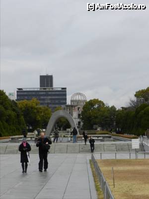 [P13] Monumentul unde arde flacara si Domul Atomic in fundal.  » foto by TraianS
 - 
<span class="allrVoted glyphicon glyphicon-heart hidden" id="av414705"></span>
<a class="m-l-10 hidden" id="sv414705" onclick="voting_Foto_DelVot(,414705,7440)" role="button">șterge vot <span class="glyphicon glyphicon-remove"></span></a>
<a id="v9414705" class=" c-red"  onclick="voting_Foto_SetVot(414705)" role="button"><span class="glyphicon glyphicon-heart-empty"></span> <b>LIKE</b> = Votează poza</a> <img class="hidden"  id="f414705W9" src="/imagini/loader.gif" border="0" /><span class="AjErrMes hidden" id="e414705ErM"></span>