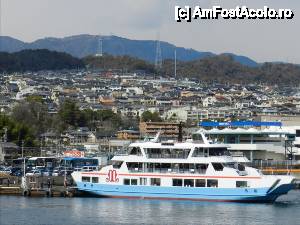 [P29] Bucata de Hiroshima, vazuta la intoarcere de pe Insula Miyajima. Low profile... ne aflam pe spatele unui balaur miscator...  :)  » foto by TraianS
 - 
<span class="allrVoted glyphicon glyphicon-heart hidden" id="av414737"></span>
<a class="m-l-10 hidden" id="sv414737" onclick="voting_Foto_DelVot(,414737,7440)" role="button">șterge vot <span class="glyphicon glyphicon-remove"></span></a>
<a id="v9414737" class=" c-red"  onclick="voting_Foto_SetVot(414737)" role="button"><span class="glyphicon glyphicon-heart-empty"></span> <b>LIKE</b> = Votează poza</a> <img class="hidden"  id="f414737W9" src="/imagini/loader.gif" border="0" /><span class="AjErrMes hidden" id="e414737ErM"></span>